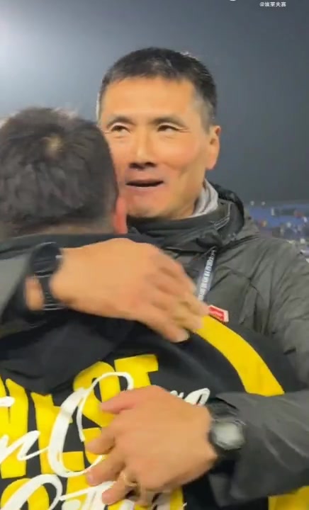  不容易，邵佳一臨危受命率領(lǐng)青島西海岸成功保級