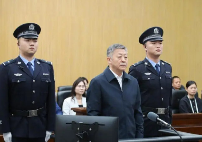  杜兆才印象：官僚，缺乏可取之處。