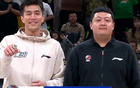  頒獎禮，郭艾倫攜冠軍戒指回家，與戰(zhàn)友合影，全場歡聲雷動。