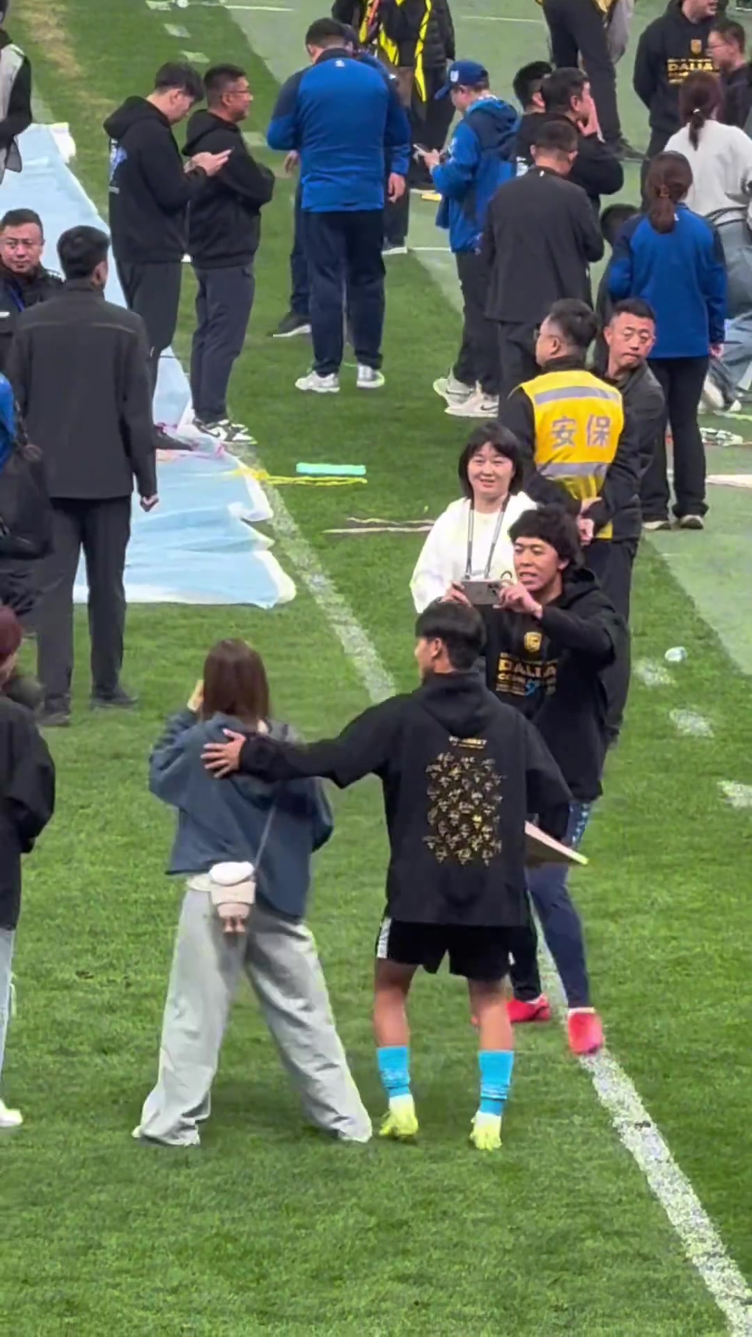  國足U19超新星毛偉杰也有小女友啦！看起來長得還不賴