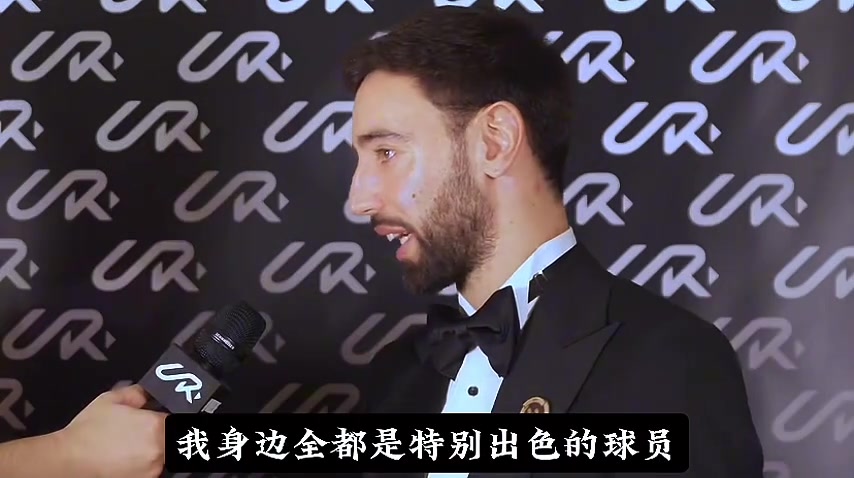  B費(fèi):剛進(jìn)國(guó)家隊(duì)時(shí)，C羅喊出了我的名字