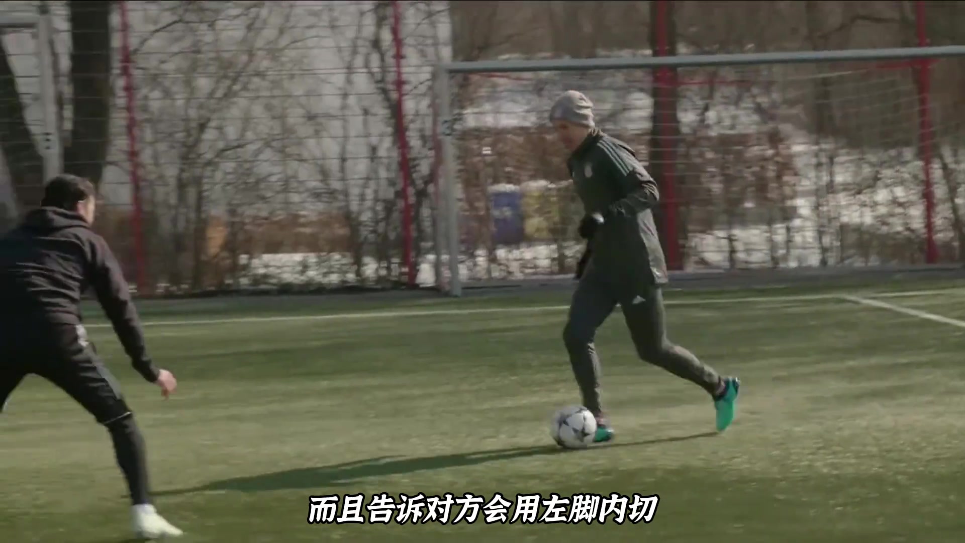  34歲時的羅本與普通人1v1，告訴對方要內切，能防守住嗎