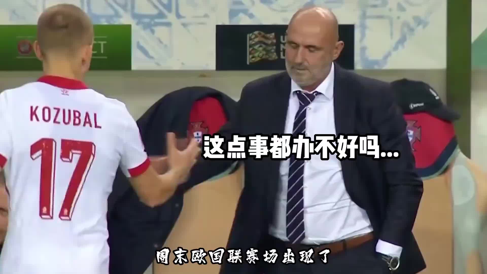  有誰能想到在這種級別的比賽里還會出現(xiàn)如此業(yè)余的失誤呢...