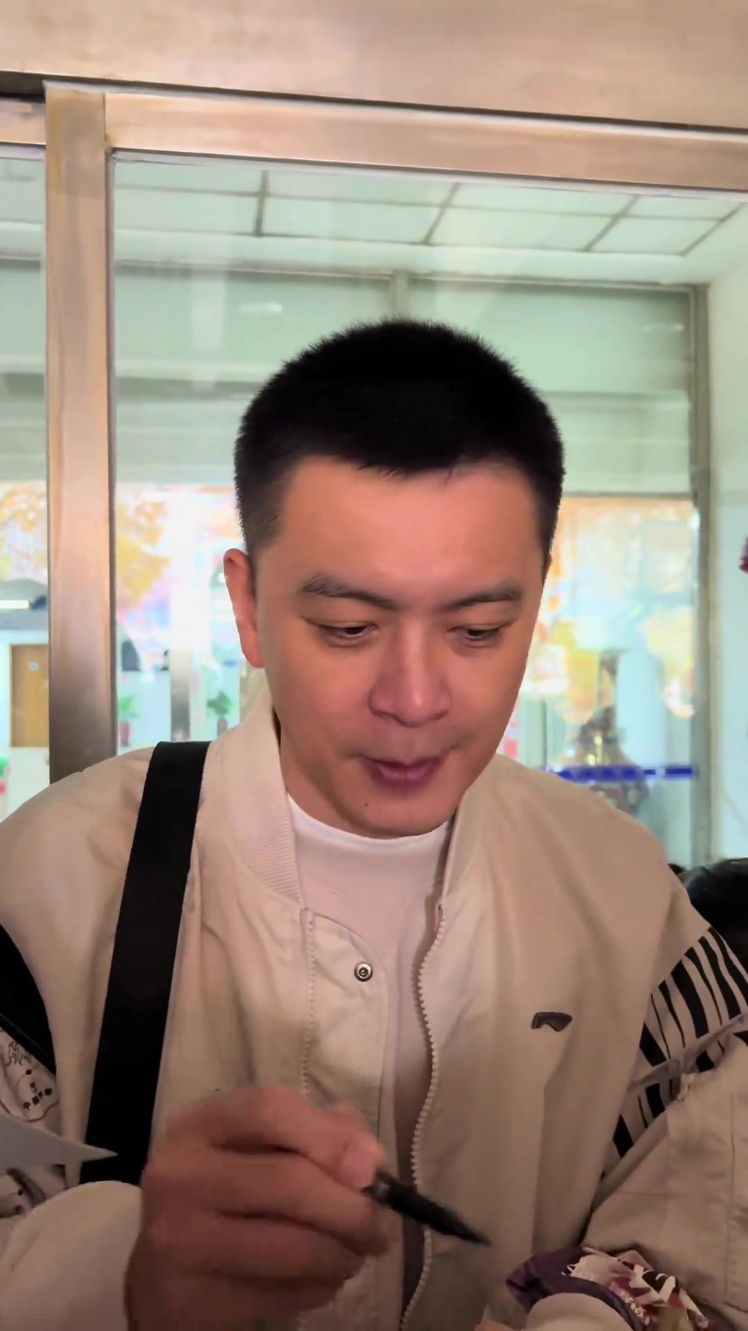  男粉絲大膽告白：楊導(dǎo)我愛你！ 楊鳴：大老爺們的惡心不惡心