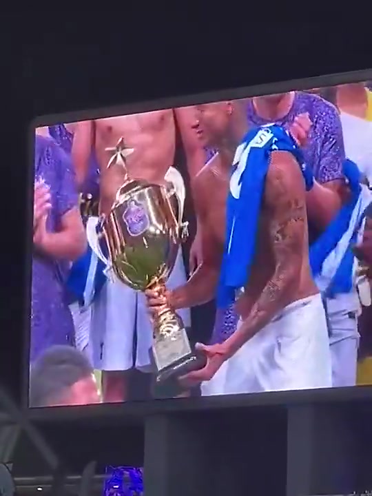  扎心！這是凱恩目前生涯里唯一拿到的獎杯