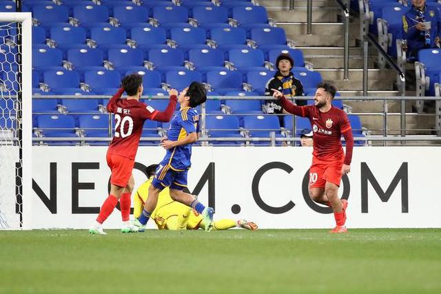  亞冠，巴爾加斯帽子戲法，海港10人勝蔚山。