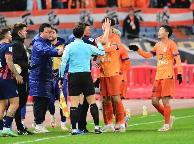  中超泰山三連勝，亞冠黑馬遭斬！海港申花復(fù)仇，晉級(jí)區(qū)第七回。
