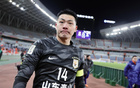  國門神封八次，助泰山1-0勝；畢津浩錯(cuò)失空門。