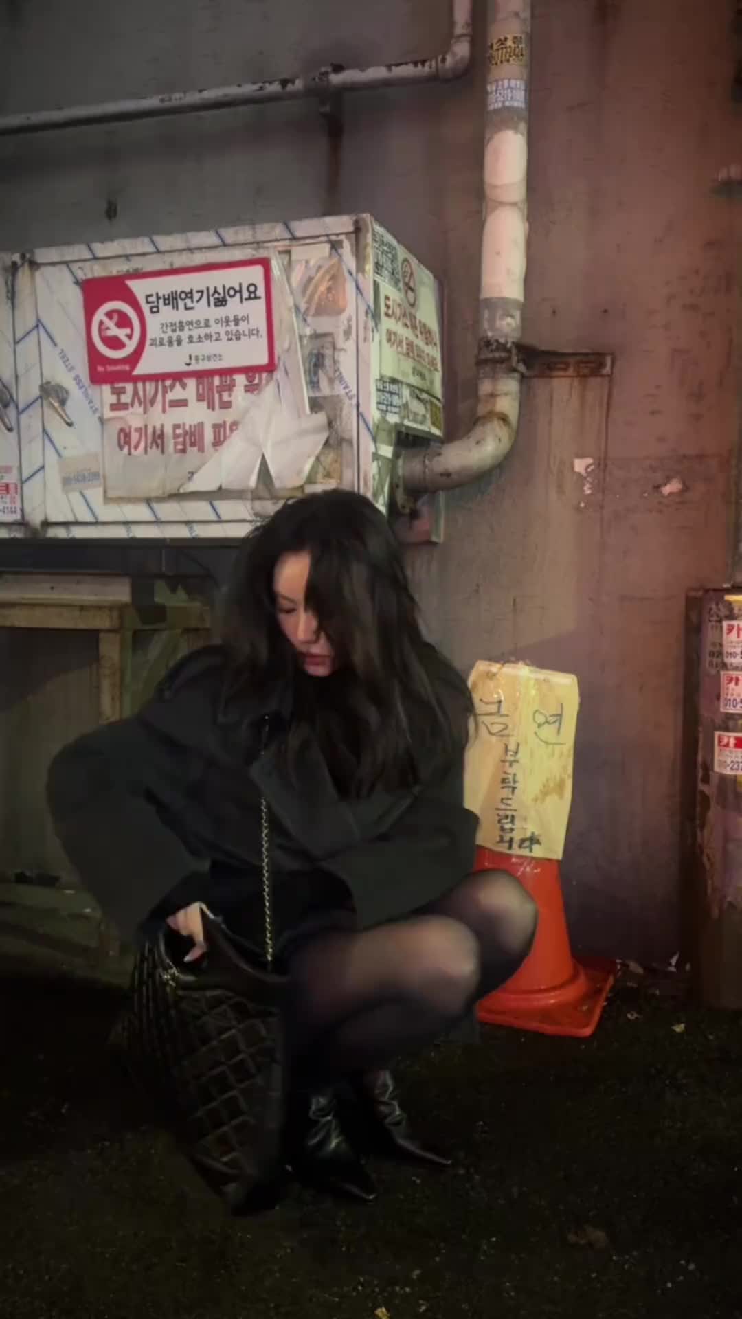  哇塞！美娜今天這身黑絲裝扮，你們給幾分？