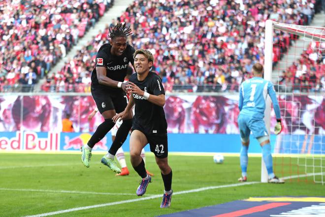  德甲日本對(duì)決，堂安律進(jìn)球，弗賴堡勝門興3-1，賽季第5球。