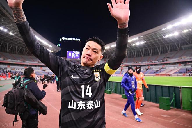  亞冠精英賽最佳陣容揭曉，中超5人入選，魏震與C羅同列。