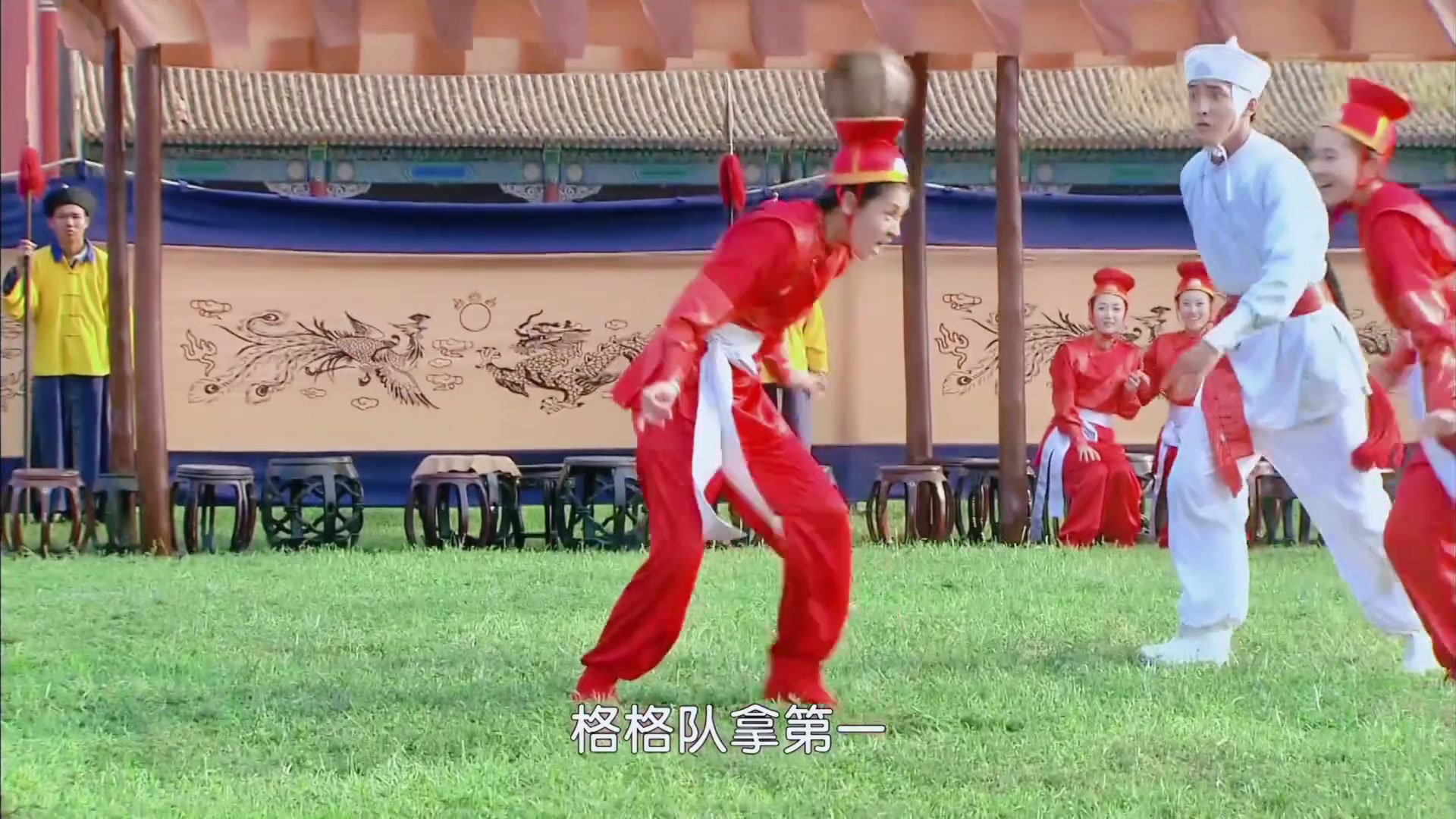  還珠格格里還能踢球？這蹴鞠比賽有點(diǎn)尬呀