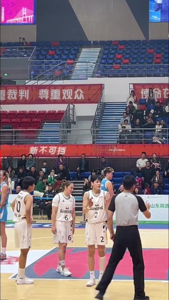  看給我們小羊嚇的！