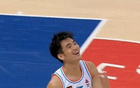  山東男籃于德豪速打卡下班，4分33秒6犯離場。
