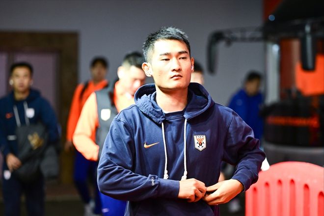  “大衣哥”現(xiàn)身，川足戰(zhàn)將，助成都蓉城亞冠精英賽晉級(jí)！